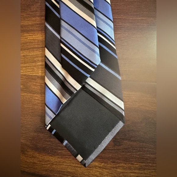 MICHAEL KORS Silk Striped Blue and Black Men's Tie - Picture 5 of 10